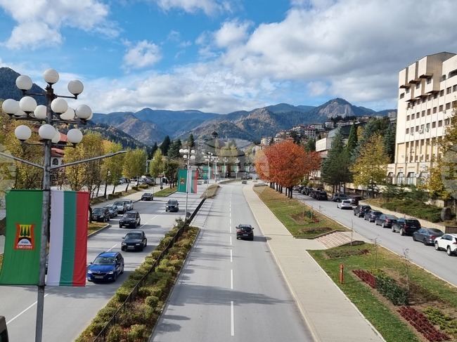 Бюрото по труда в област Смолян обяви 64 вакантни места за висшисти