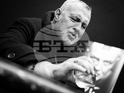 Моноспектакълът на Христо Мутафчиев – „Боже мой“ в Народния театър. Снимка – Народен театър / Светослав Караджов