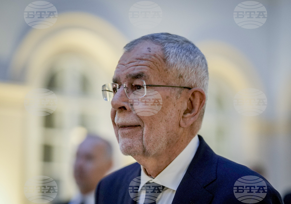 АПА: Австрийският президент и канцлерът пристигнаха в Рим за погребението на папа Франциск
