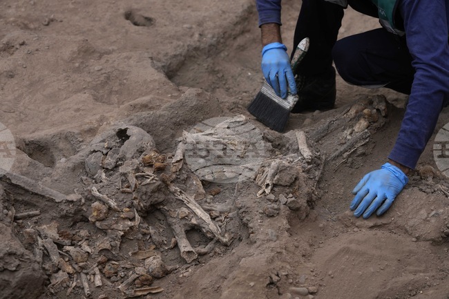 Работници в Перу откриха 1000-годишна мумия, която предшества инките