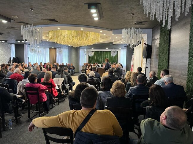 Нинова в Шумен: Асен Василев перфидно надхитри всички 