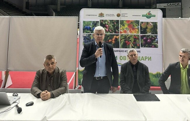 Министър Вътев: Облекчихме мерките за продажба на храни от животински произход на фермерските пазари