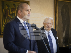 Румен Радев на представянето на книгата на Иван Гарелов