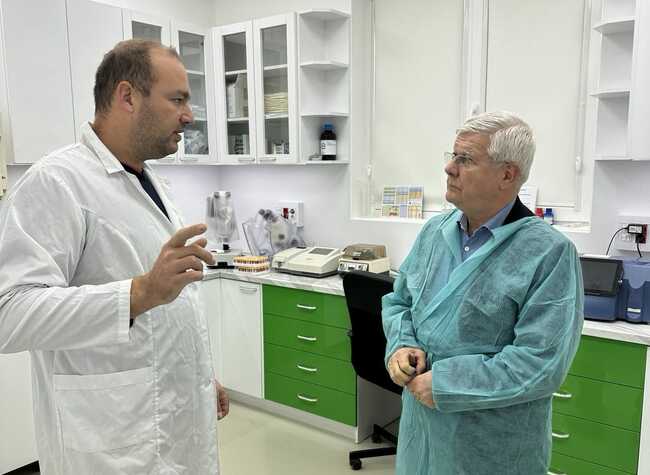 МЗХ: Министър Кирил Вътев посети една от най-модерните и иновативни лаборатории в козевъдството