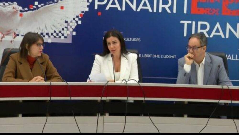 АТА: Мира Мекси получи наградата за „Най-добър писател на 2023 г.“ на панаира на книгата в Тирана