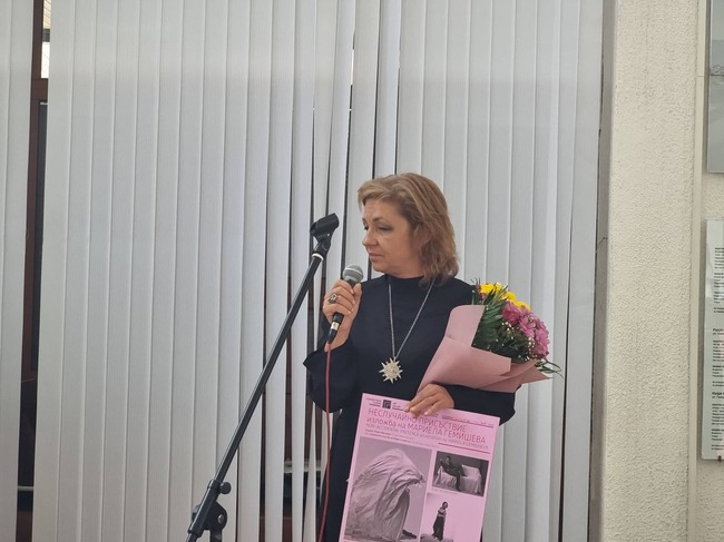Художествената галерия в Казанлък организира среща - разговор с модния дизайнер и визуален артист доц. д-р Мариела Гемишева
