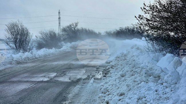 Ограничено е движението на товарни автомобили над 12 тона в Силистренска област поради снегонавяване и снегопочистване