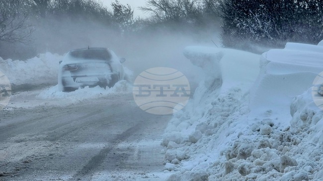 Въведено е временно ограничение на движението за автомобили над 12 тона по пътя Добрич-Варна