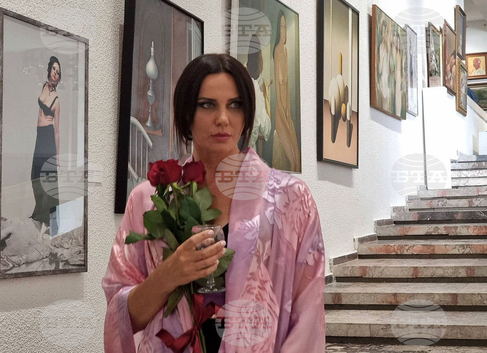 Мариела Гемишева представи изложбата "Неслучайно присъствие" в Художествена галерия Казанлък