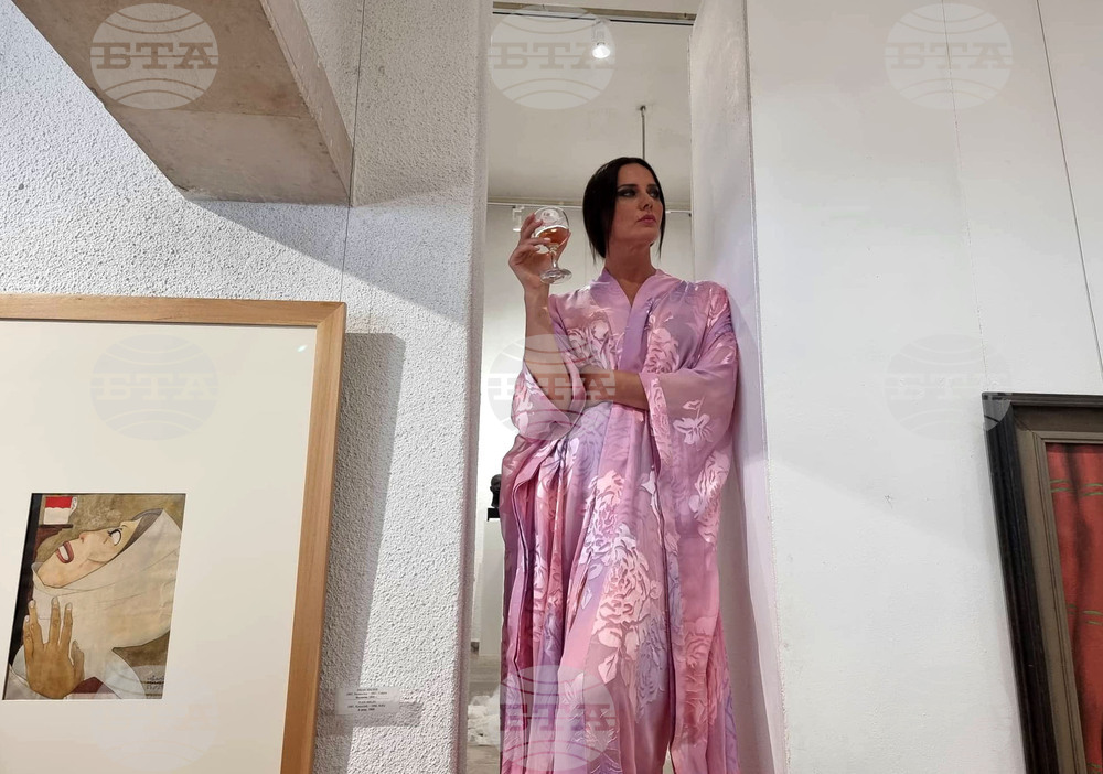Мариела Гемишева представи изложбата "Неслучайно присъствие" в Художествена галерия Казанлък