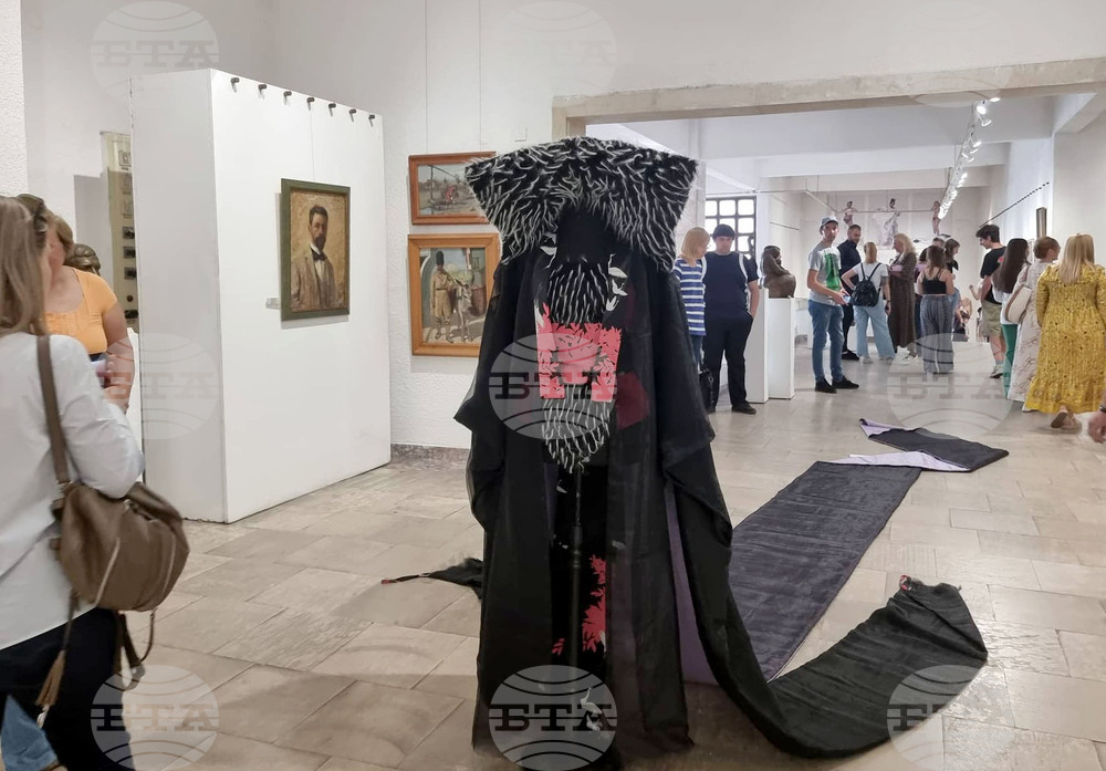 Мариела Гемишева представи изложбата "Неслучайно присъствие" в Художествена галерия Казанлък