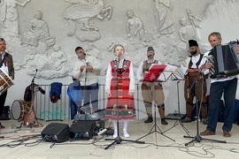 Кралство Дания - Илияна Йотова - хоро - среща - българи