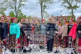 Кралство Дания - Илияна Йотова - хоро - среща - българи