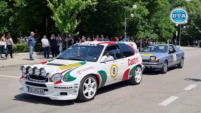 Повече от 20 ретроавтомобила от Класик рали „Златни пясъци“ пристигнаха в Шумен 