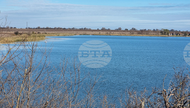 Капани за улов извадиха служители на ИАРА и РИОСВ от Дуранкулашкото езеро