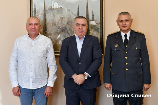 Община Сливен: Кметът Стефан Радев се срещна с комисарите Владимир Демирев и Денчо Чомаков