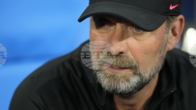 Юрген Клоп трябва да бъде на футболния терен като треньор, а не да държи речи по света, смята Ули Хьонес