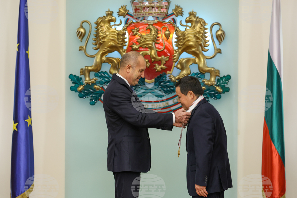 Румен Радев - Дун Сяодзюн - награждаване