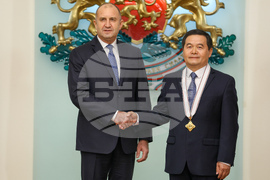 Румен Радев - Дун Сяодзюн - награждаване