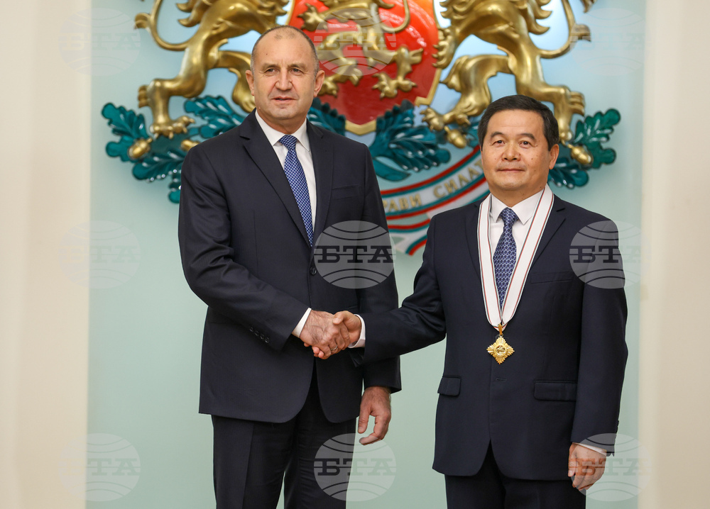 Румен Радев - Дун Сяодзюн - награждаване