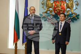 Румен Радев - Дун Сяодзюн - награждаване