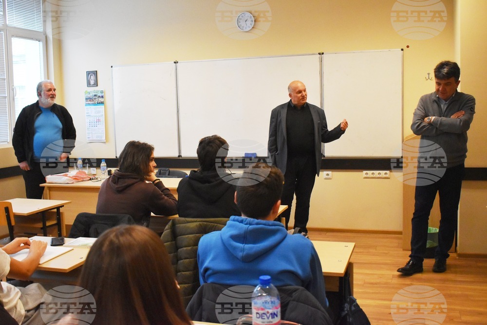 Лектори от Софийския университет преподаваха на ученици от математическата гимназия във Видин
