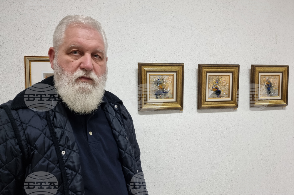 Художникът Цветан Казанджиев за 19-а поредна година подрежда самостоятелна коледна изложба в Ямбол