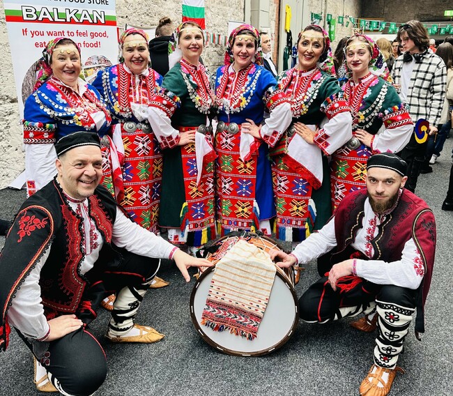 Клуб за народни танци „Чемшир“ в Арма участва в международен благотворителен базар в Дъблин