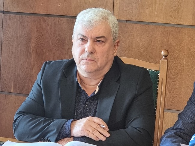 Фирмите, които отговарят за снегопочистването в община Плевен, са в готовност за действие при влошаване на времето