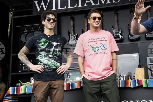 Breach на дуото Twenty One Pilots оглави класацията на „Билборд“ за албуми