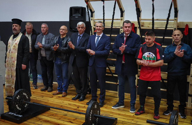 Министър Илиев: Борбата е спортът, донесъл най-много олимпийски медали, вярвам, че от обновената зала в Перник ще излязат много бъдещи шампиони