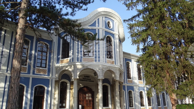 Изложба показва част от даренията в Регионалния исторически музей във Велико Търново за 2024 година