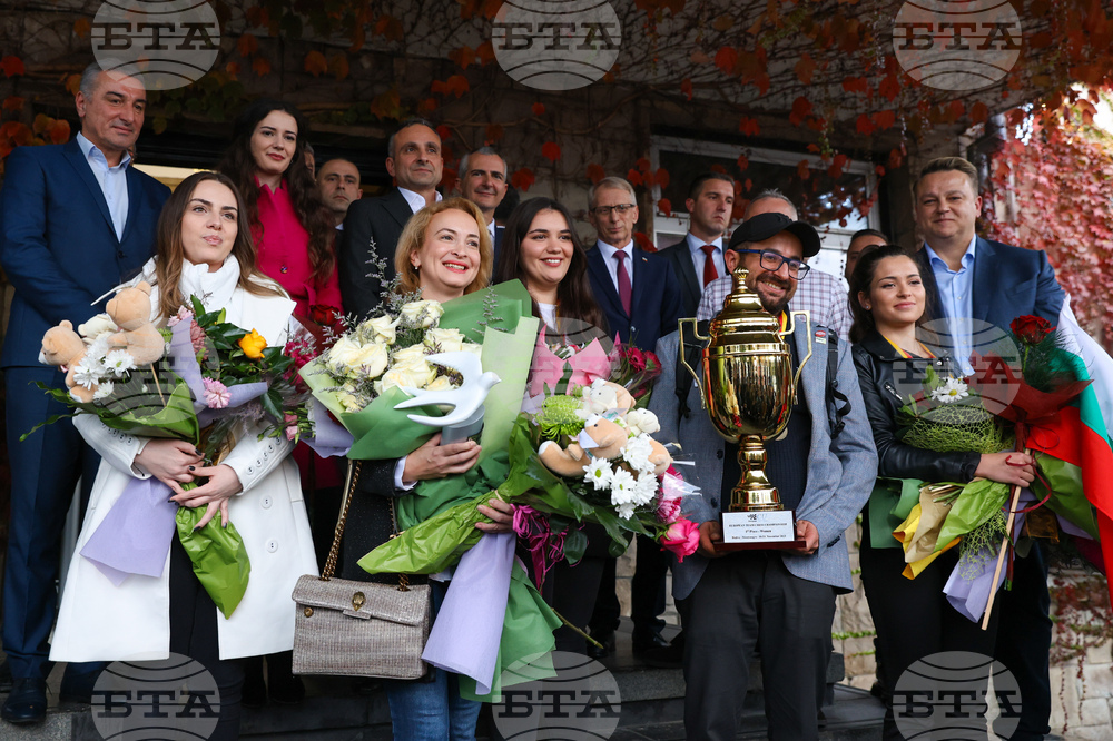 PM Denkov Welcomes Bulgarian Chess Champions