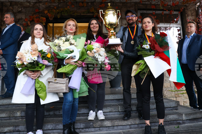 Летище - шахматистки - посрещане