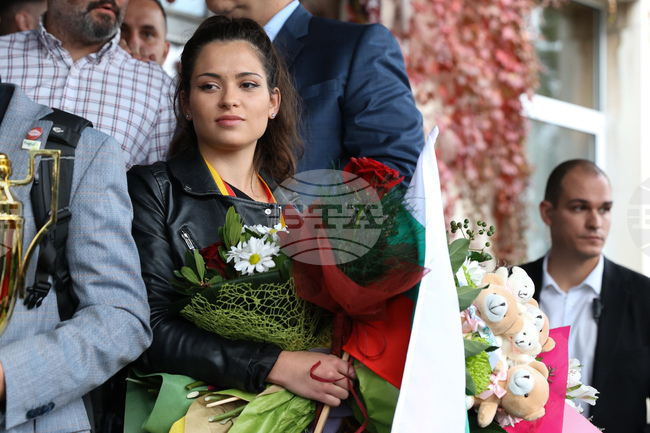 Белослава Кръстева победи действащата европейска шампионка, Надя Тончева с реми срещу бивша световна шампионка