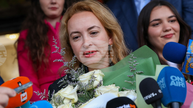 Антоанета Стефанова разделя второто място след първите десет кръга на световното първенство по блиц