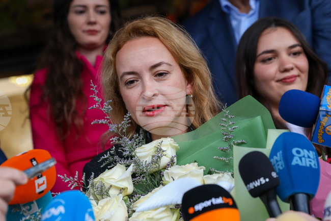 Антоанета Стефанова разделя второто място след първите десет кръга на световното първенство по блиц