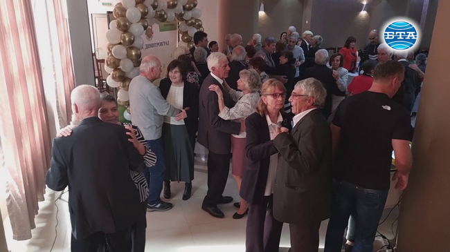 Златна сватба отпразнуваха в Димитровград 52 двойки с 50-годишен брак