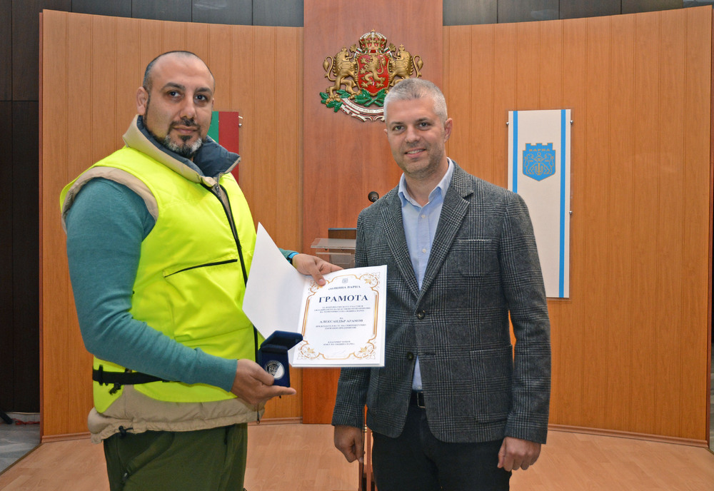 Община Варна: Кметът Благомир Коцев награди доброволци, участвали в овладяването на бедственото положение