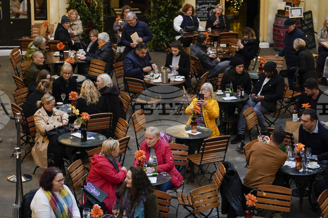 Безработицата във Великобритания бележи над 4-годишен максимум