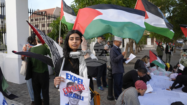 Министерството на външните работи на Република Южна Африка обяви израелския шарже д'афер Ариел Сидман за персона нон грата