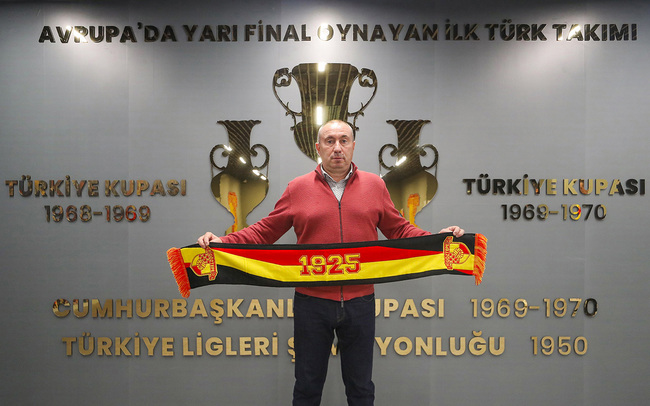 Bulgarian Manager Stanimir Stoilov Presented with Turkish Football Federation’s Fair Play Award