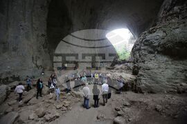 Луковит - пещера "Проходна" - Школа БТА - сертификати