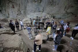 Луковит - пещера "Проходна" - Школа БТА - сертификати