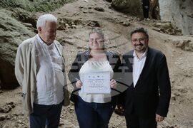 Луковит - пещера "Проходна" - Школа БТА - сертификати