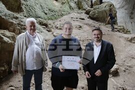 Луковит - пещера "Проходна" - Школа БТА - сертификати