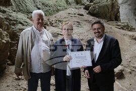 Луковит - пещера "Проходна" - Школа БТА - сертификати