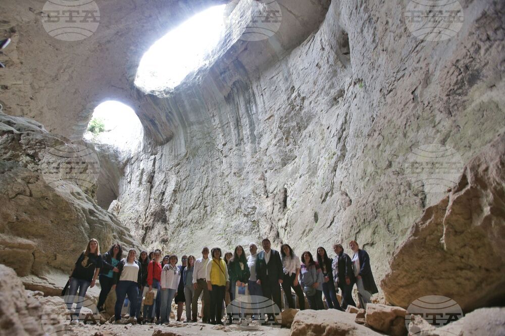 Луковит - пещера "Проходна" - Школа БТА - сертификати