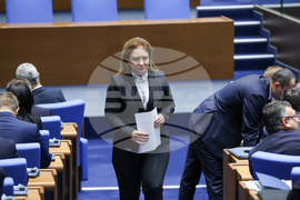 Парламент - заседание - Милена Димова - клетва