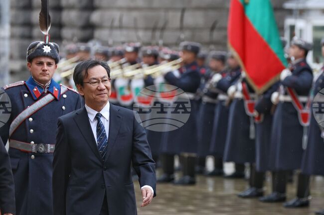 Посланик на Япония - президент - акредитивни писма